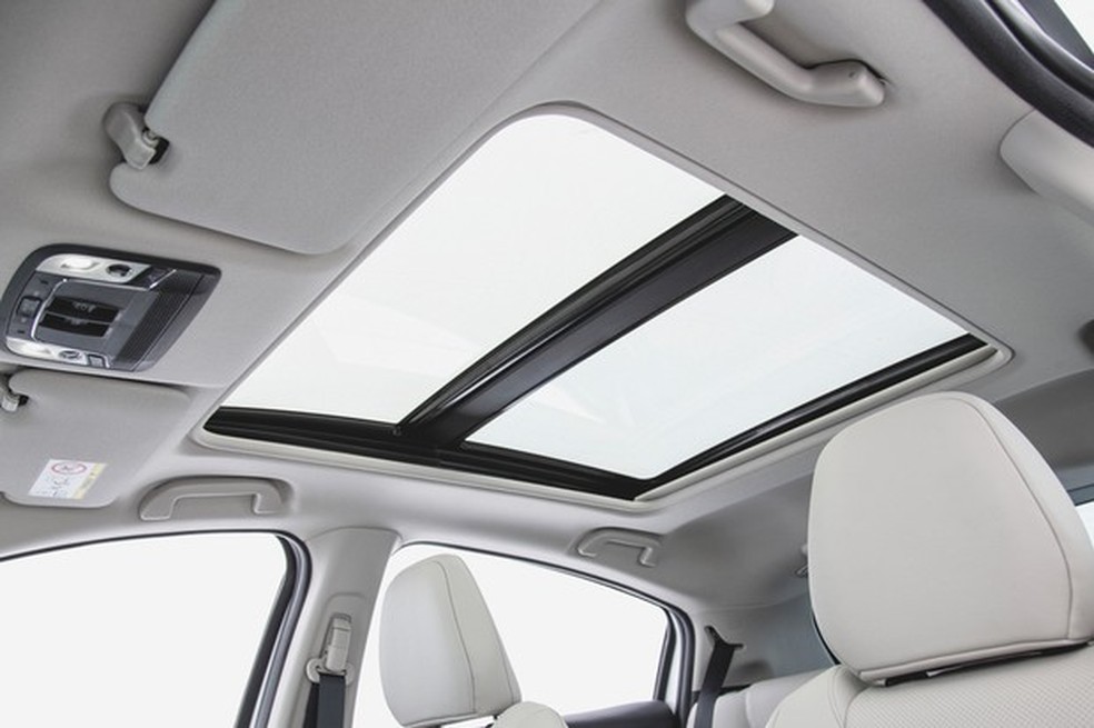 Teto solar panorâmico é um dos itens exclusivos da versão Touring (Foto: Fabio Aro/Auto News Brasil) — Foto: Auto Esporte