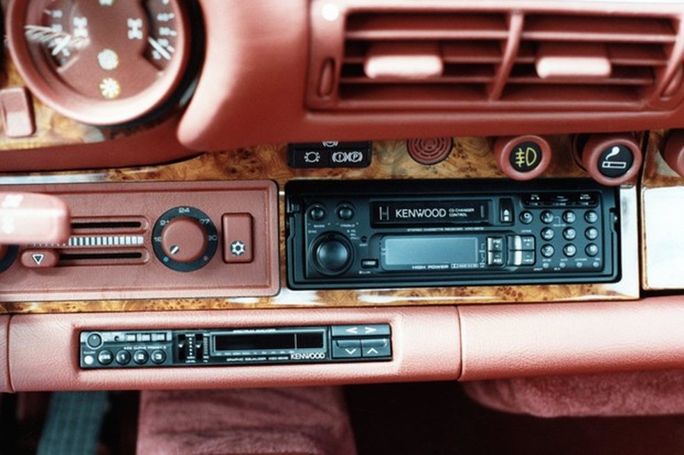 O modelo vermelho tem até equalizador original (Foto: Museu da Porsche ) — Foto: Auto Esporte