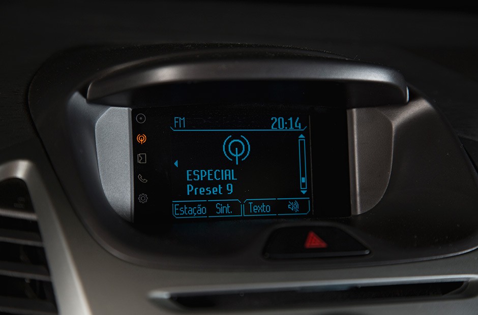 Novo Ford Ka 2015 (<a href="http://revistaautoesporte.autonewsbrasil.webbfinanceiro.com/Analises/noticia/2014/07/novo-ford-ka-globalizado-para-atacar.html"> saiba mais</a>)