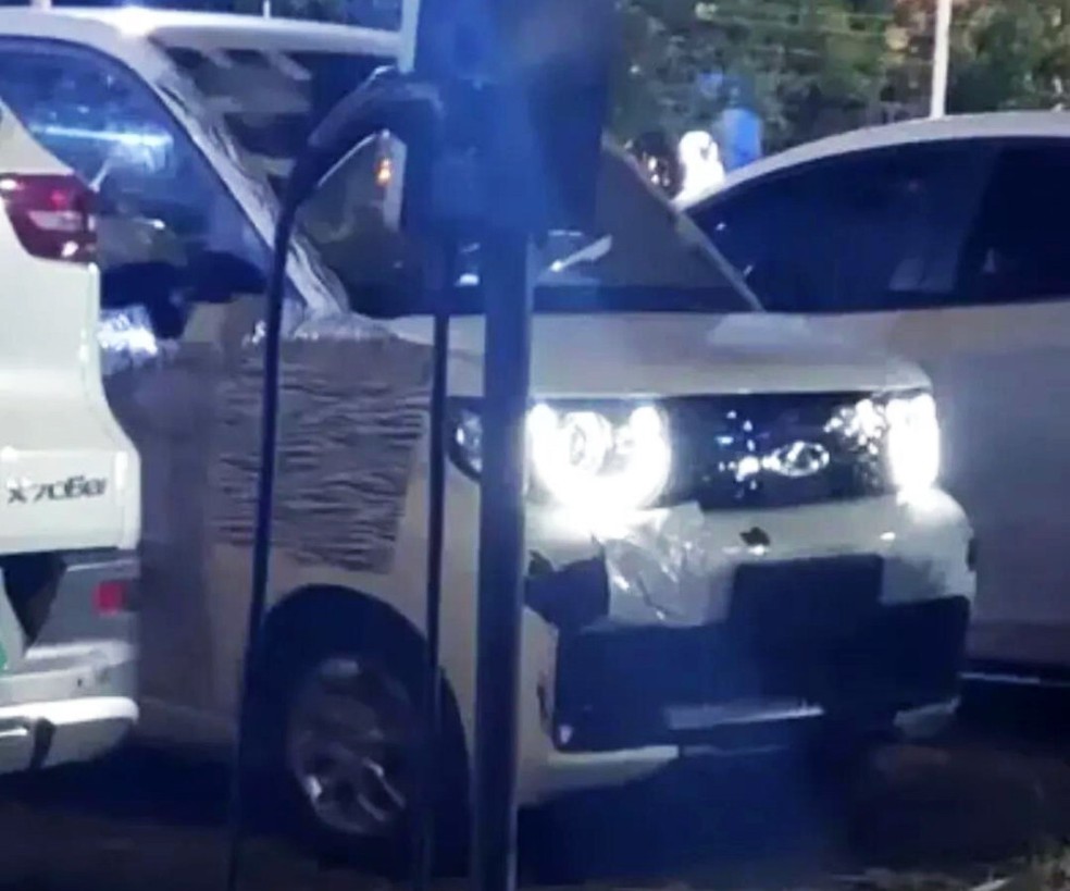 As dianteira está coberta nas imagens de divulgação, mas protótipos em testes foram flagrados e revelam detalhes do mini-SUV — Foto: Repodução/Internet