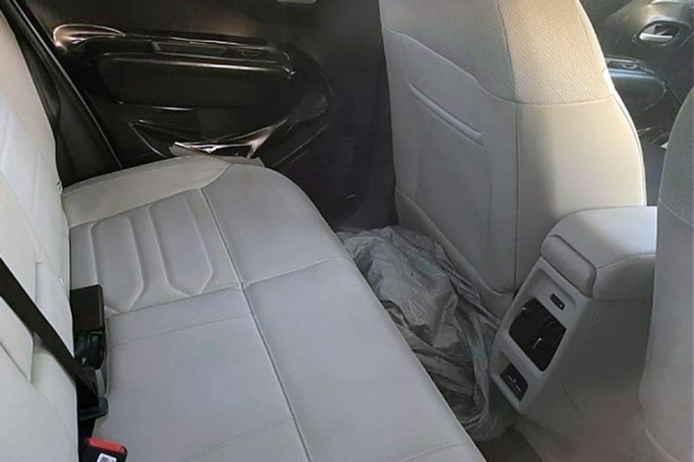 Citroën Basalt tem saídas de ar-condicionado na segunda fileira — Foto: Reprodução/Instagram @stellantis_clube