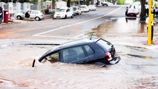 Seguro de carro cobre enchente? Entenda se sua apólice banca o prejuízo