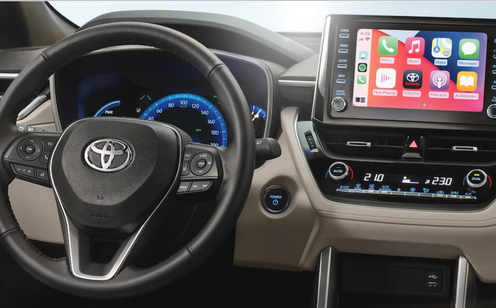 Corolla Cross XRX 2.0 flex 2024 não tem mesmo painel e multimídia que o Corolla sedã — Foto: Divulgação