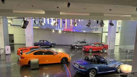 Museu da BMW tem carro de F1, motos usadas na guerra e esportivos lendários