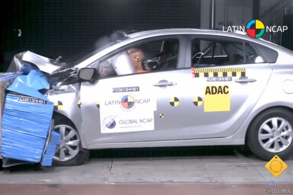 Hyundai HB20: 4 estrelas para proteção de adultos (13.80 pontos em 17) e 3 estrelas para protação infantil (34.52 pontos em 49)