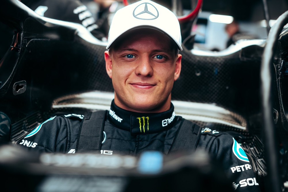 Filho de Michael Schumacher vai pilotar Mercedes icônico de seu pai em