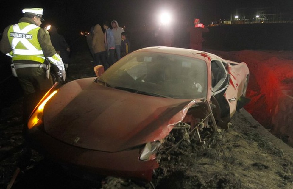 Arturo Vidal bate Ferrari 458 em Santiago do Chile (Foto: Felipe Fredes / AGIF / Ag. O 3PWEB) — Foto: Auto Esporte