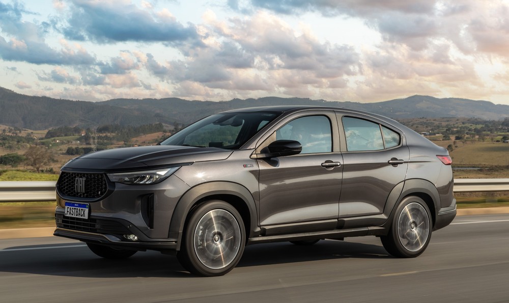 Qual versão do Fiat Fastback vale mais a pena comprar: Audace, Impetus ...