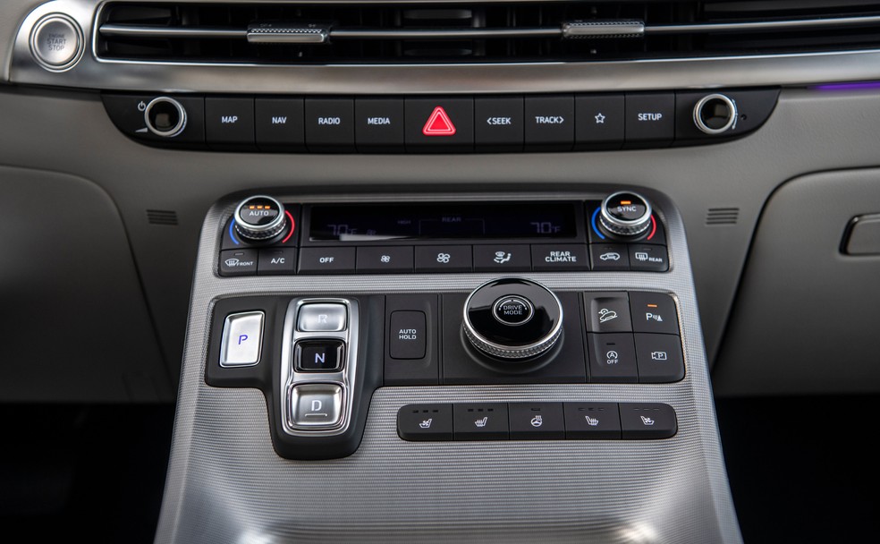 Cabine do Hyundai Palisade tem mais de 30 botões — Foto: Divulgação