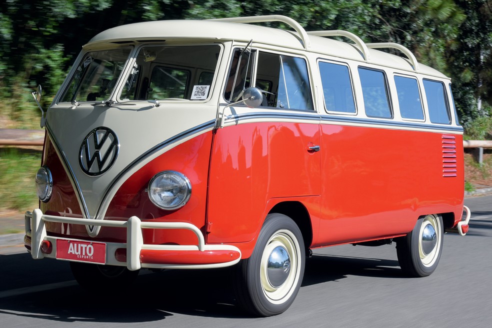 Volkswagen Kombi 1961 tinha grade em formato de "V" — Foto: Murilo Góes/Auto News Brasil