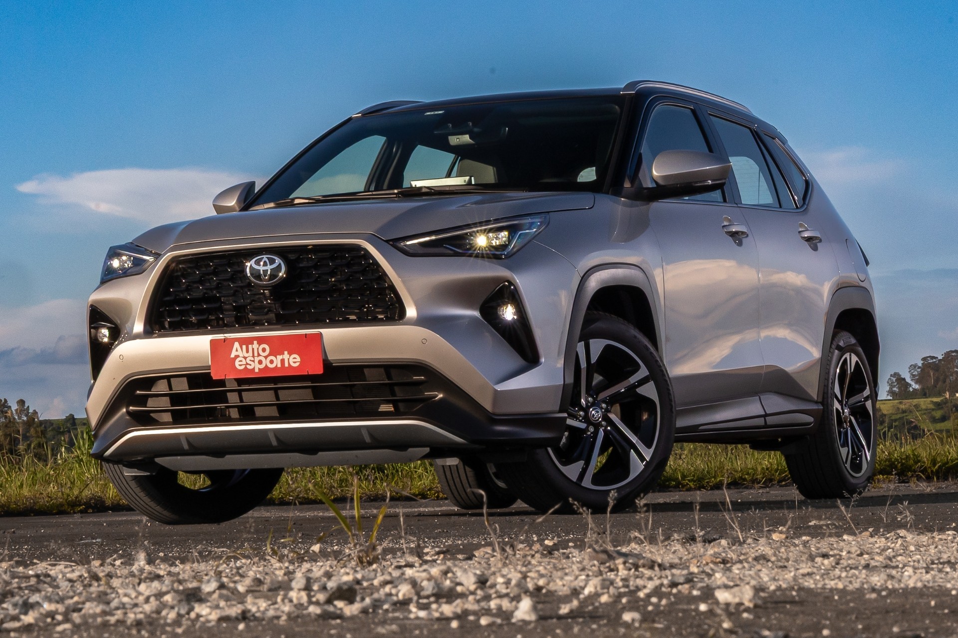 Toyota Yaris Cross: conheça a única diferença visual do híbrido para o flex