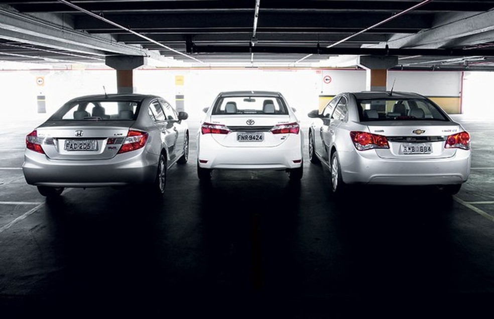 Honda Civic LXR, Toyota Corolla XEi e Chevrolet Cruze LT (Foto: Fabio Aro / Auto News Brasil) — Foto: Auto Esporte
