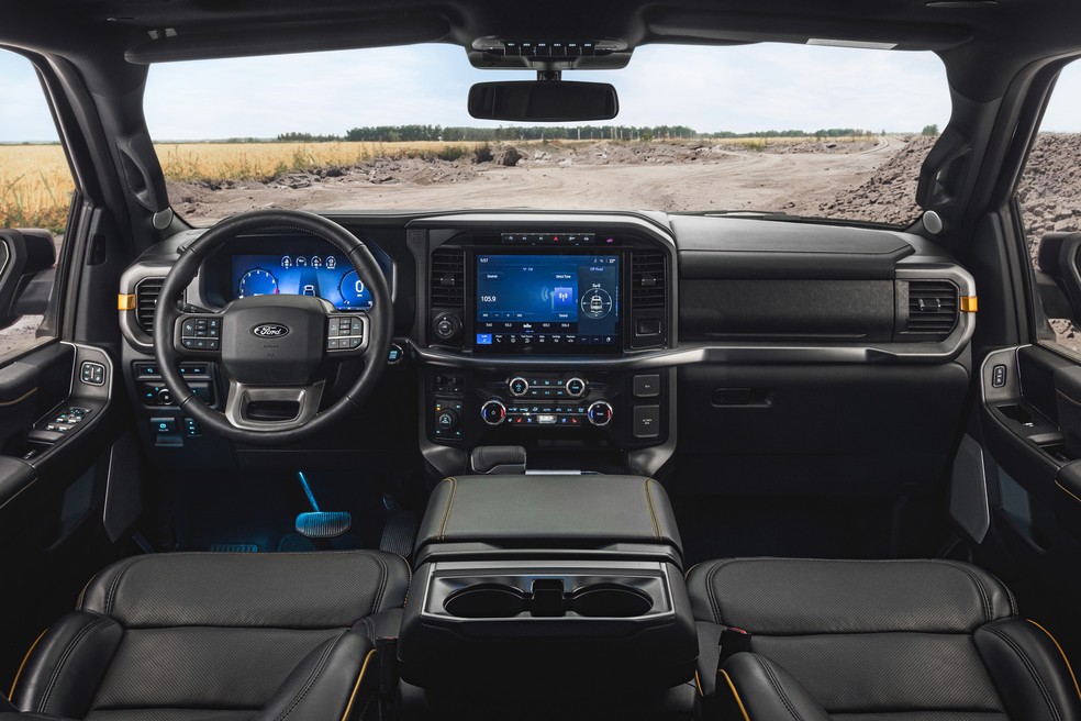Ford F-150 Tremor tem detalhes de cor laranja também na cabine — Foto: Divulgação