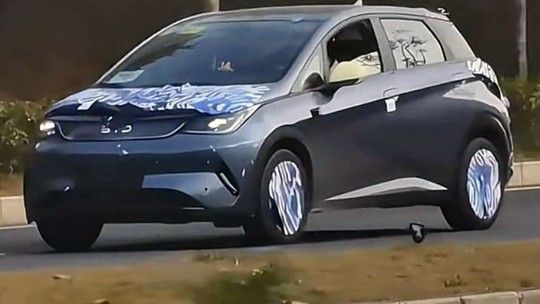 Flagra: novo BYD Dolphin está pronto e será até híbrido flex no Brasil