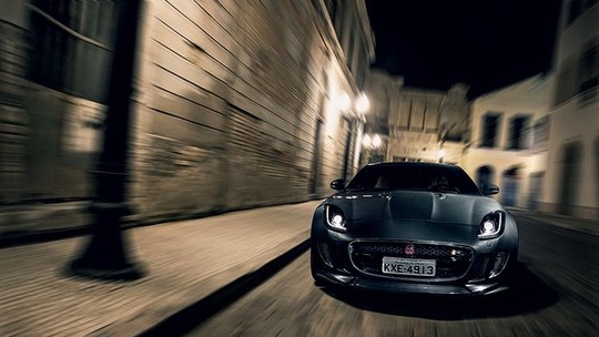 Jaguar F-Type Coupé vai para a pista
