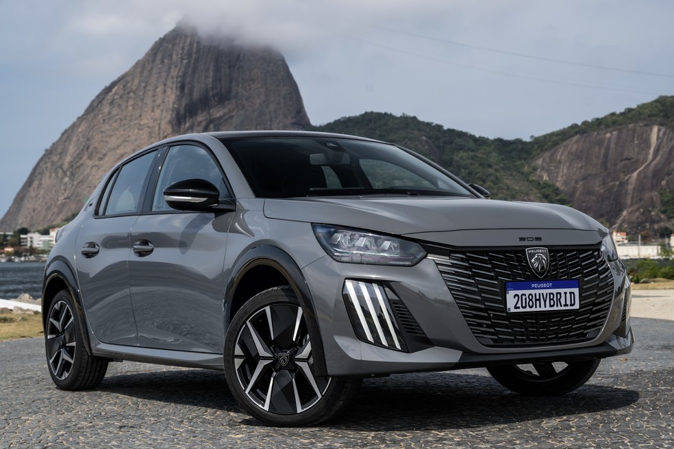 Peugeot 208 GT Hybrid 2026 é o primeiro da categoria no Brasil com motorização do tipo — Foto: Divulgação