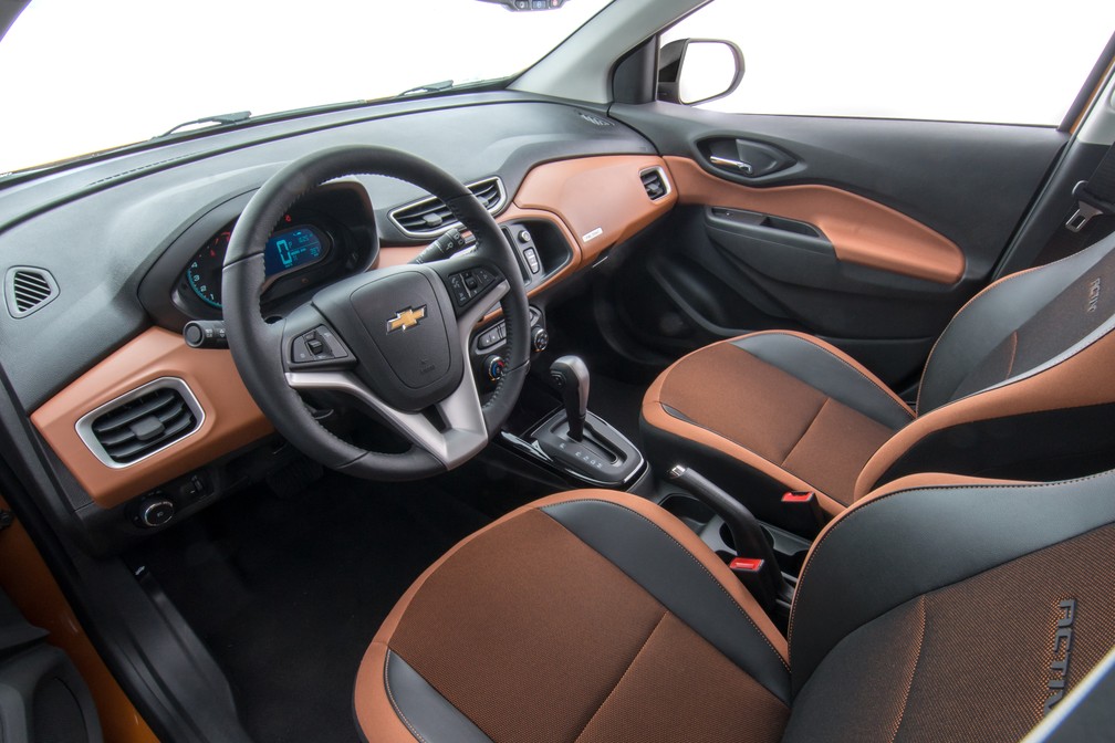 Interior do Onix Activ tem mais diferenças para os demais Onix — Foto: Divulgação