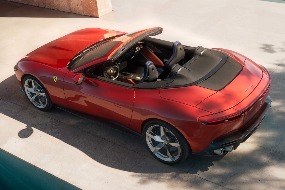 Ferrari Amalfi Spider tem capota que pode ser rebatida em 13,5 segundos  — Foto: Divulgação