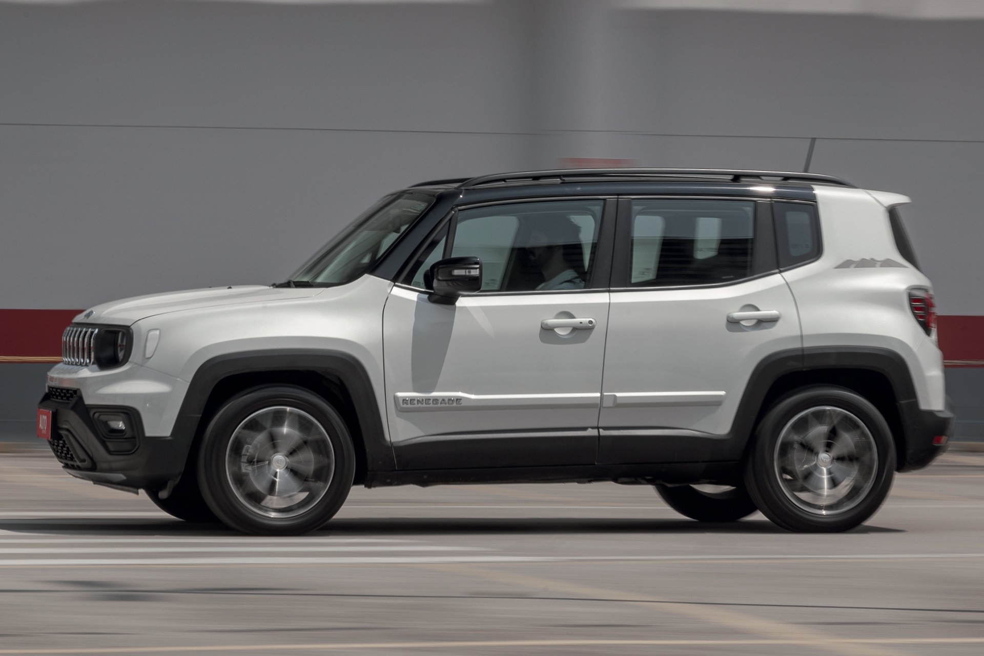 Jeep Renegade terá novo visual e motor híbrido para sobreviver ao Avenger