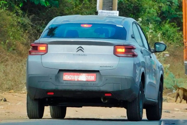 Citroën Basalt flagrado na Índia com interior mais luxuoso