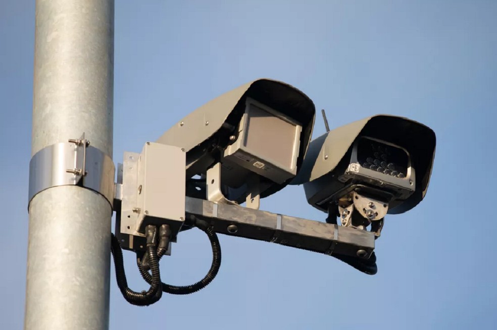 Radar inteligente também monitora infrações dentro das cidades — Foto: Reprodução