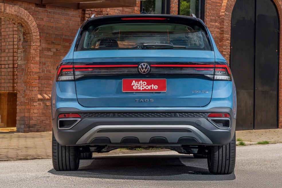 Semelhanças com o T-Cross são evidentes no Volkswagen Taos Highline 2026  — Foto: Renato Durães/Auto News Brasil