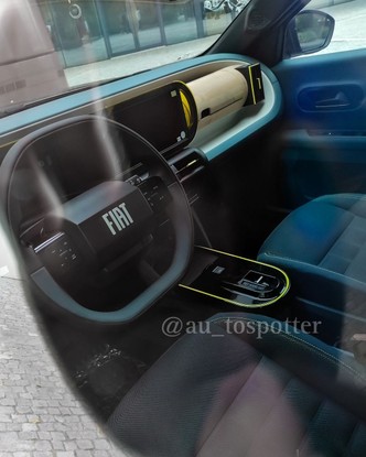 Interior do Fiat Grande Panda em fotos vazadas no Instagram