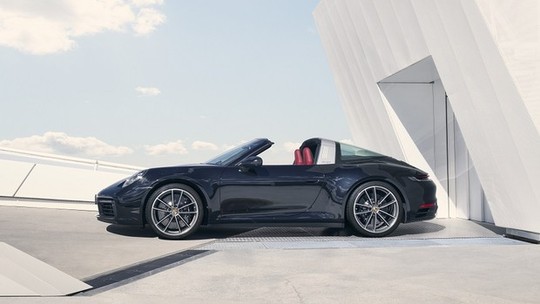 Novo Porsche 911 Targa surge mais charmoso do que nunca. E o melhor: vai desfilar no Brasil