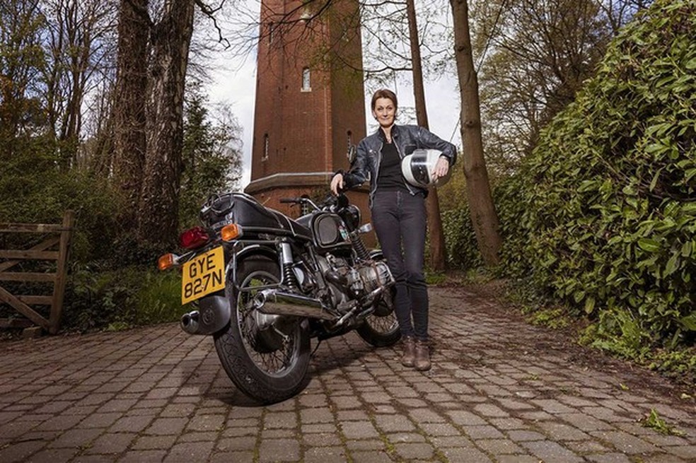 Elspeth Beard e sua BMW R 60/6 Boxer (Foto: Divulgação) — Foto: Auto Esporte