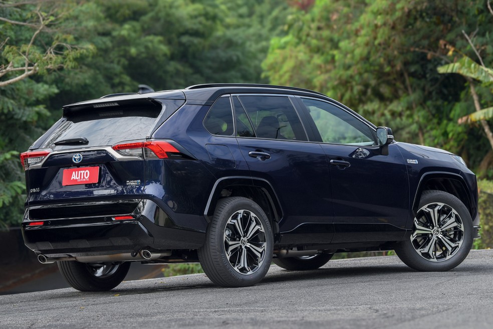 Toyota RAV4 PHEV tem entre-eixos de 2,69 metros — Foto: Murilo Góes/Auto News Brasil