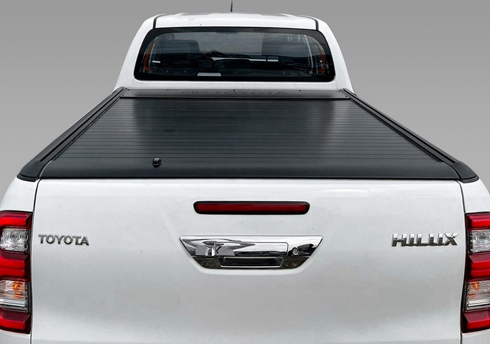 Capota rígida é a principal novidade da Toyota Hilux SRX Limited  — Foto: Divulgação