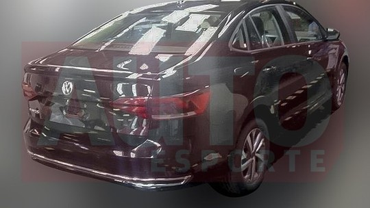 Volkswagen Virtus, o sedã do Polo, aparece completamente sem camuflagem