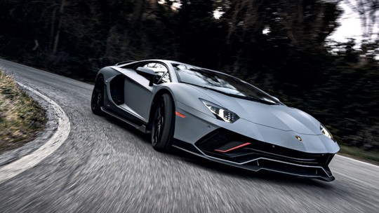 Teste: último Lamborghini Aventador  com motor V12 "puro" se despede da forma mais brutal