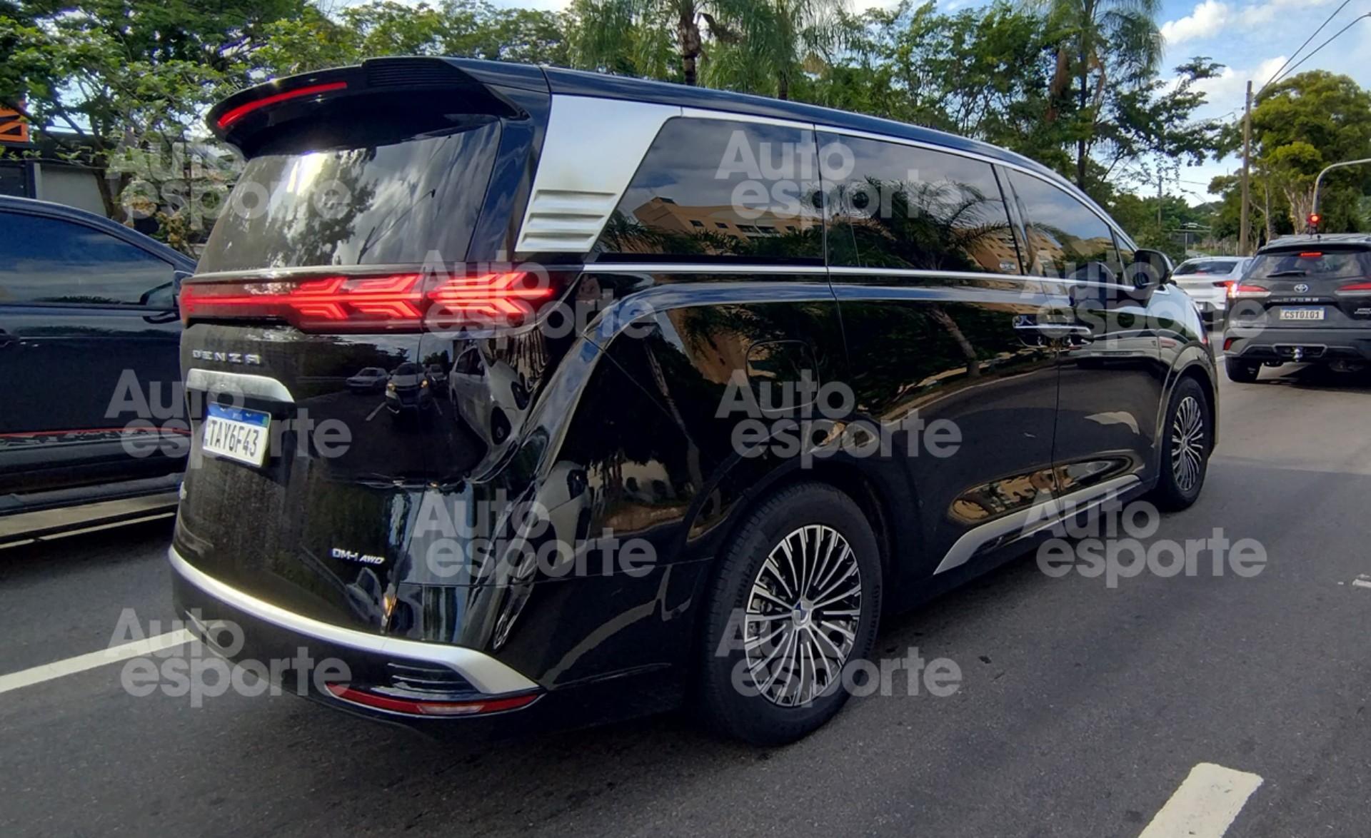 Flagra: BYD Denza Z9, minivan de luxo, está perto de estrear no Brasil