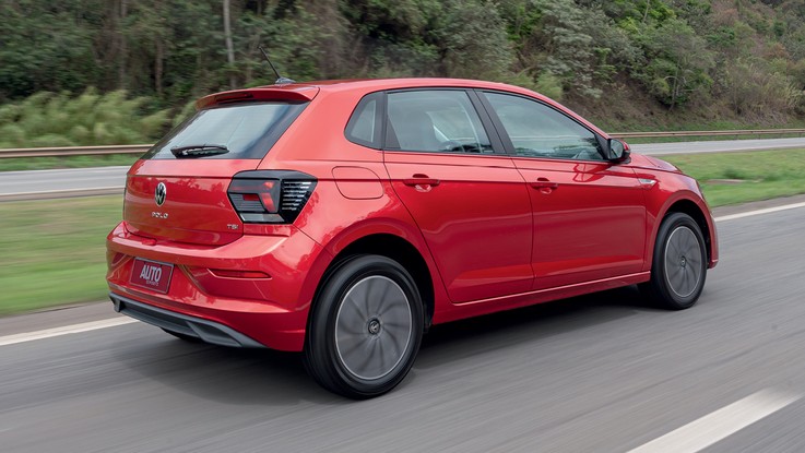 Volkswagen Polo Highline - As lanternas permanecem com o mesmo formato, ao contrário do modelo europeu, no qual as peças invadem a tampa do porta-malas