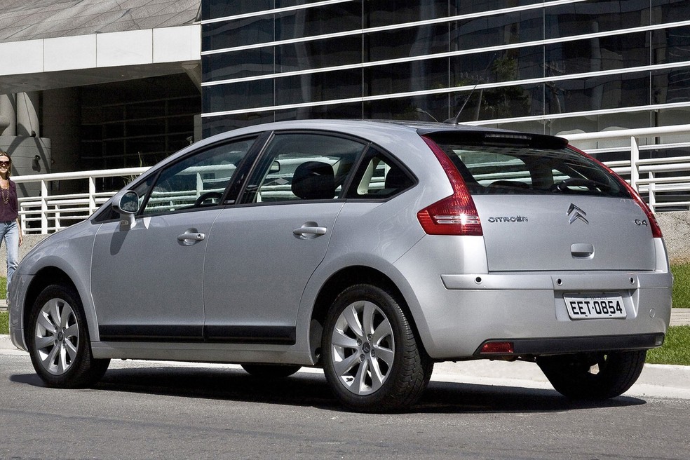 Citroën C4 é um hatch médio com estilo ousado e bom motor 2.0 — Foto: Divulgação