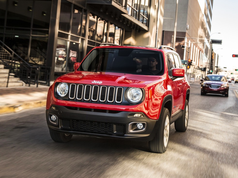 Jeep Renegade Longitude é uma opção, mas talvez o Sport seja mais comum na faixa de preço — Foto: Divulgação