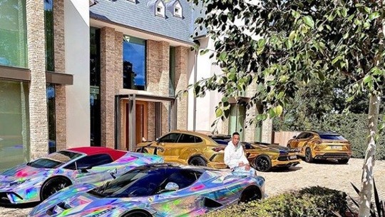 Atacante do Arsenal, Aubameyang tem coleção impressionante de supercarros – incluindo uma LaFerrari de R$ 16 milhões

