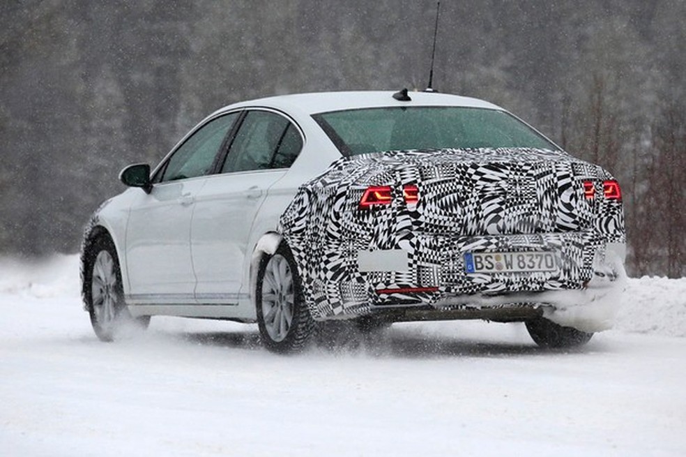 Lanternas do Passat têm LEDs centrais mais rebuscados do que os atuais (Foto: AutoMedia/Auto News Brasil) — Foto: Auto Esporte