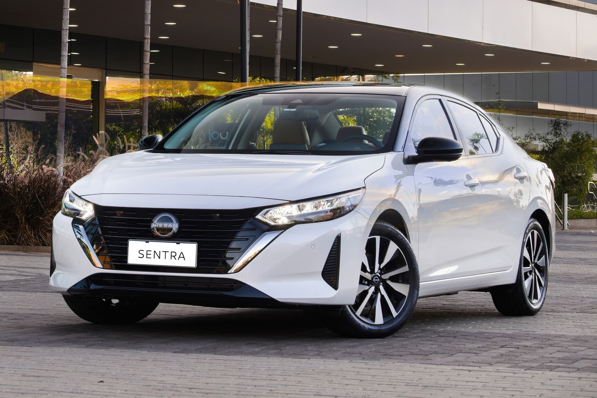 Nissan Sentra sai de linha no Brasil e elétrico chinês vai ser o substituto