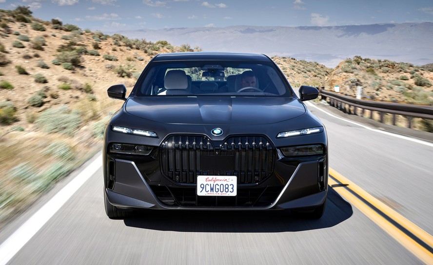 BMW i7
