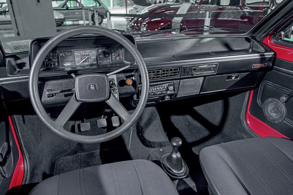 Lobo de Wolfsburg estampava o volante do Gol em 1980 — Foto: Renato Durães/Auto News Brasil