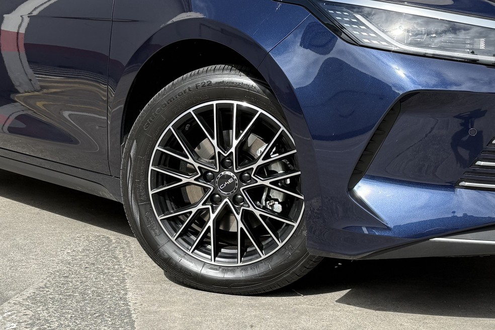 Rodas de aro 17 beneficiam o conforto, mas acerto de suspensão precisa melhorar — Foto: Cauê Lira/Auto News Brasil