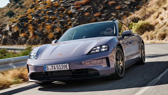 Novo Porsche Taycan fica ainda mais potente e chega ao Brasil em 2025