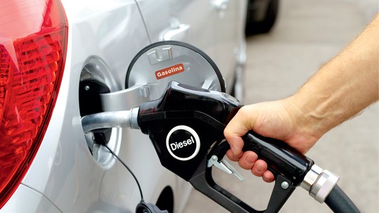 Misturar diesel no tanque de gasolina deixa o carro mais econômico?