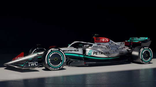 Mercedes mostra W13, traz de volta a cor prata para a F1 2022 e Hamilton dá fim à polêmica