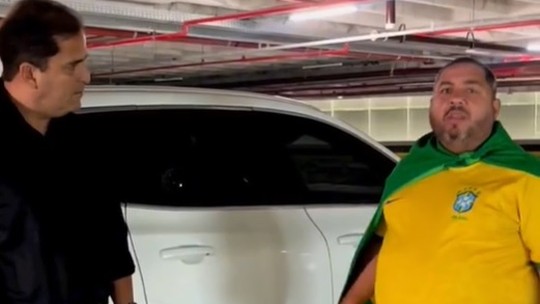 Bolsonarista perde aposta com amigo petista e entrega Volvo XC60 de R$ 140 mil