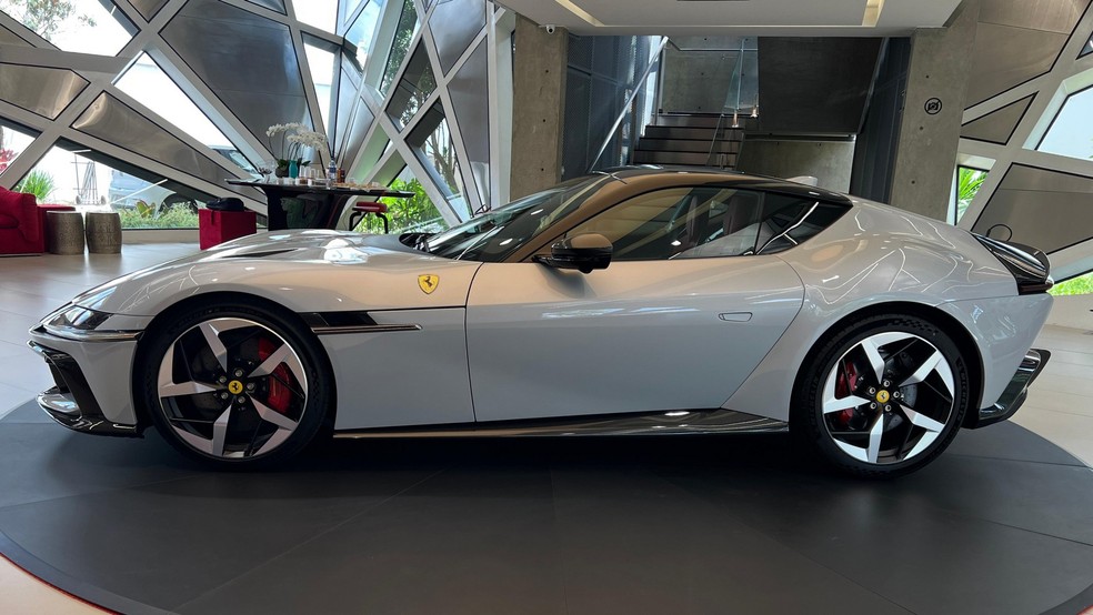 Ferrari 12Cilindri tem 4,73 metros de comprimento — Foto: Vitória Drehmer/Auto News Brasil