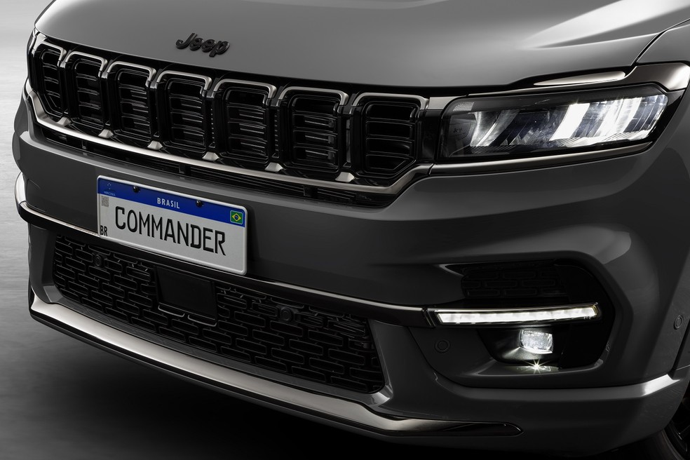 Grade do Jeep Commander 2025 tem barras menos inclinadas — Foto: Divulgação