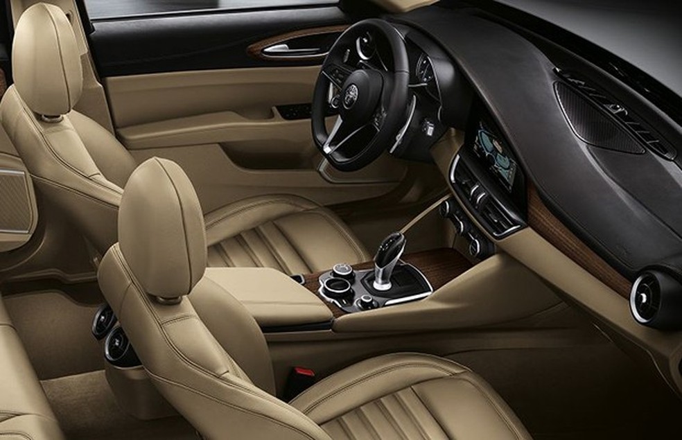 Interior da Alfa Romeo Giulia (Foto: Divulgação) — Foto: Auto Esporte